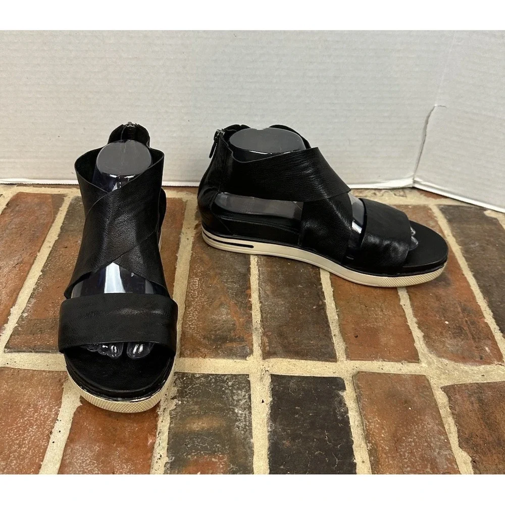Eileen Fisher Sport Sandals Black Tumbled Leather Crisscross Straps Women's 9